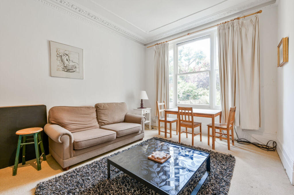 1 bed 1st Floor Flat for rent in London. From Foxtons - Shepherds Bush