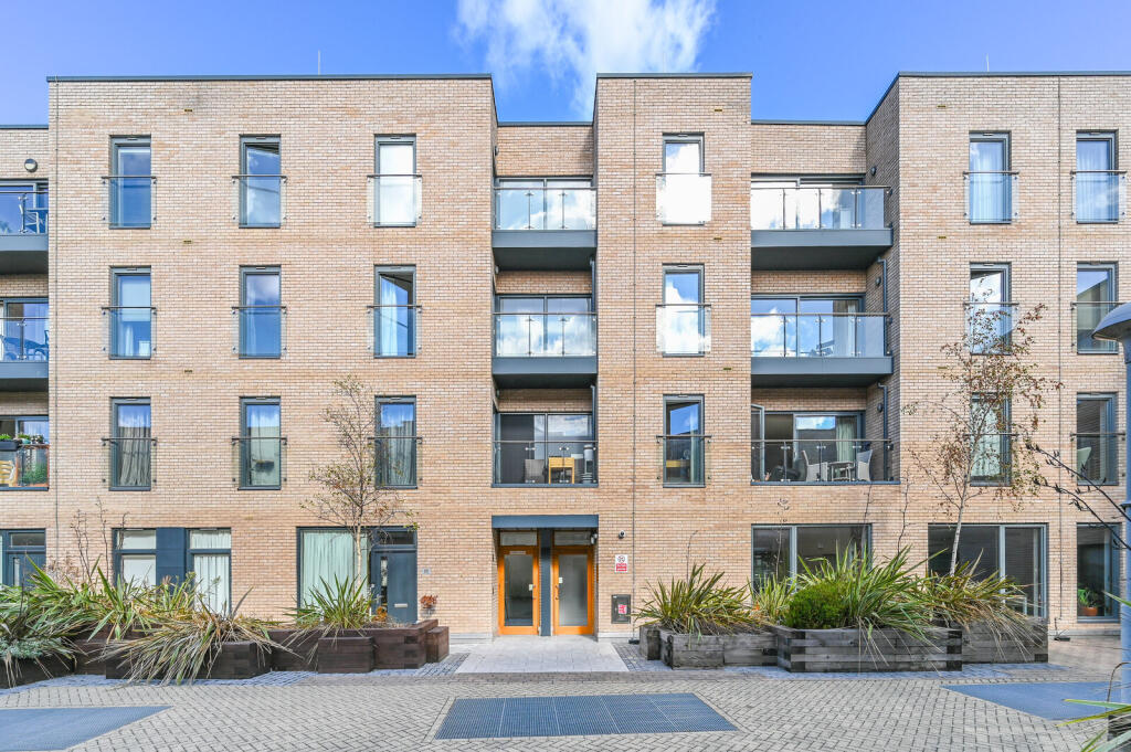 1 bed 1st Floor Flat for rent in London. From Foxtons - Shepherds Bush