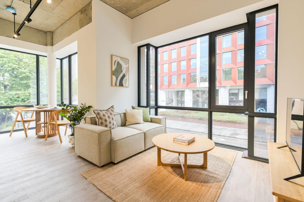 1 bed 1st Floor Flat for rent in Hammersmith. From Foxtons - Shepherds Bush