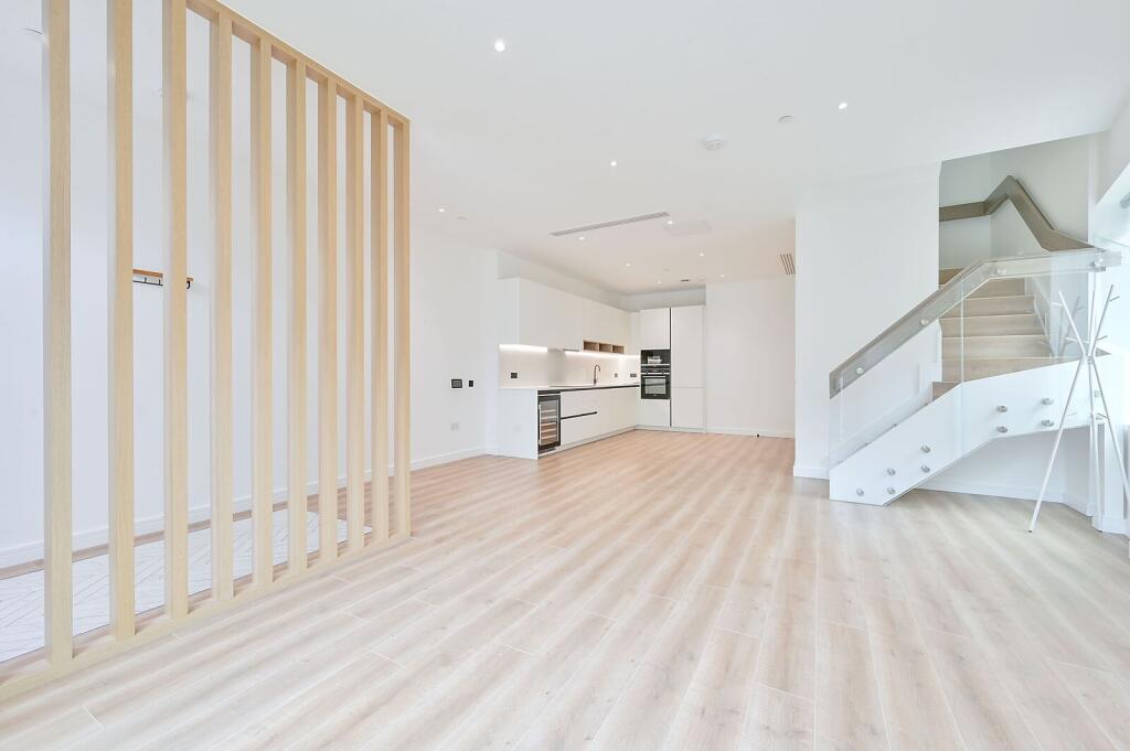 2 bed 1st Floor Flat for rent in Hammersmith. From Foxtons - Shepherds Bush