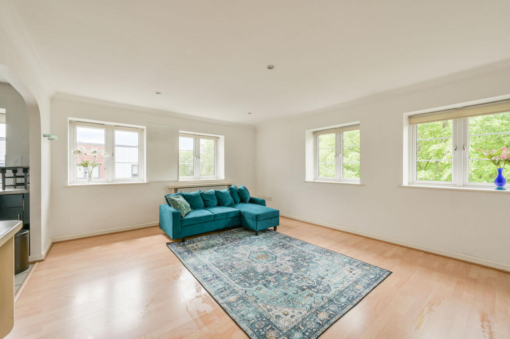 1 bed 1st Floor Flat for rent in London. From Foxtons - Shepherds Bush
