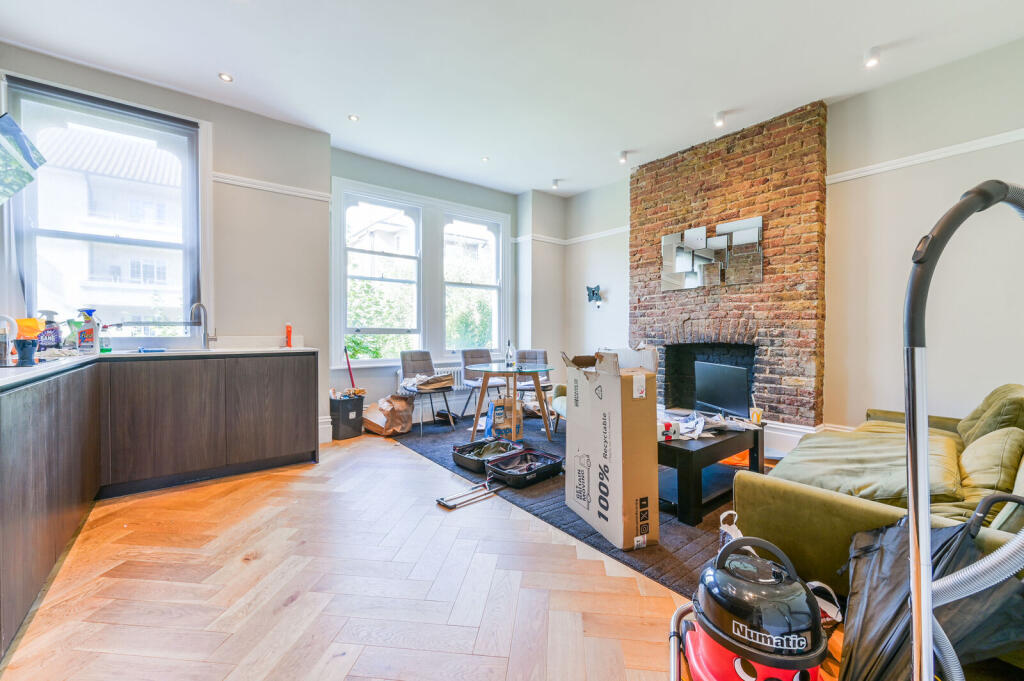 3 bed 1st Floor Flat for rent in London. From Foxtons - Shepherds Bush 3 bed 1st Floor Flat for rent in London. From Foxtons - Shepherds Bush