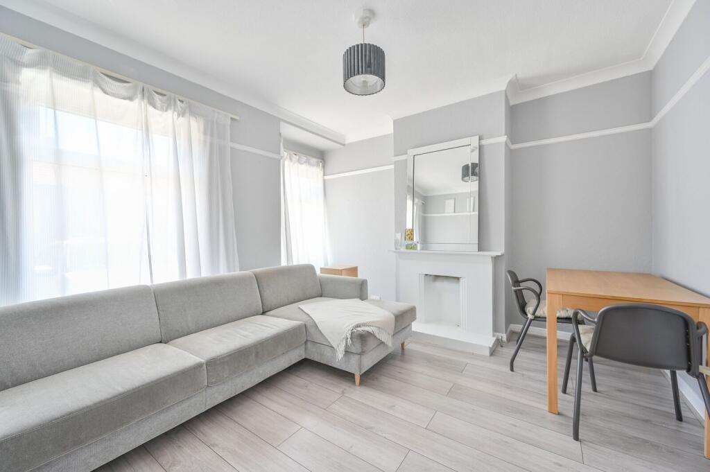 4 bed Mid Terraced House for rent in Acton. From Foxtons - Shepherds Bush
