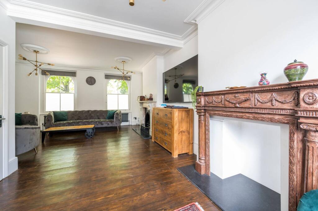 3 bed End of Terrace for rent in London. From Foxtons - Shoreditch