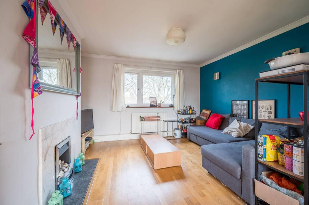 3 bed 1st Floor Flat for rent in London. From Foxtons - Shoreditch