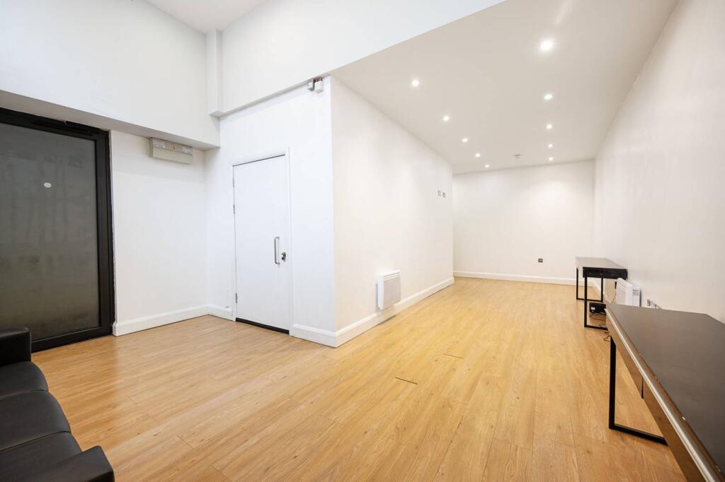 1 bed 1st Floor Flat for rent in London. From Foxtons - Shoreditch