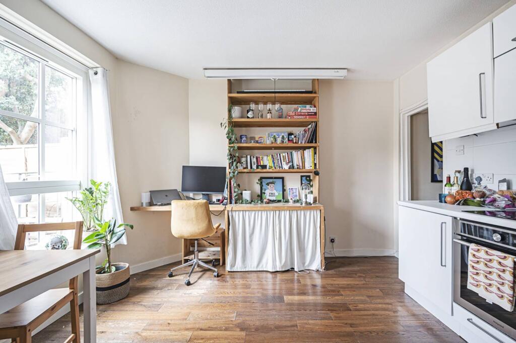 1 bed 1st Floor Flat for rent in London. From Foxtons - Shoreditch