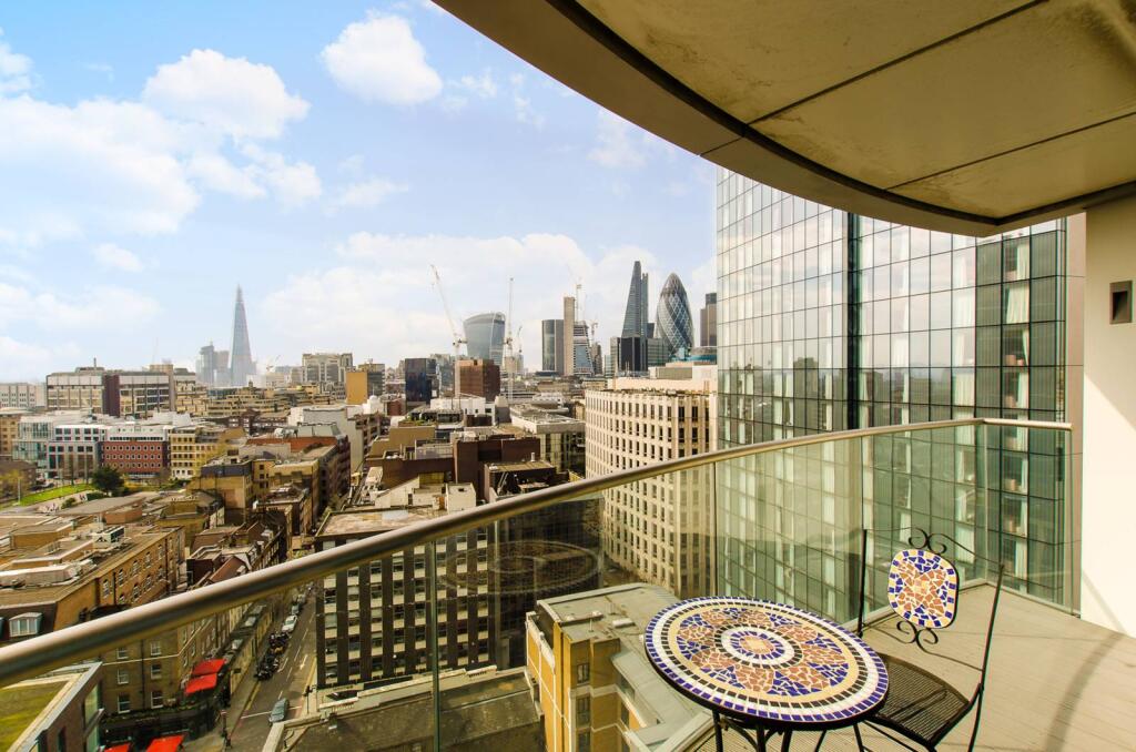 3 bed 1st Floor Flat for rent in London. From Foxtons - Shoreditch