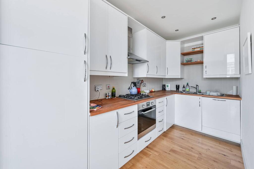 1 bed 1st Floor Flat for rent in London. From Foxtons - Shoreditch