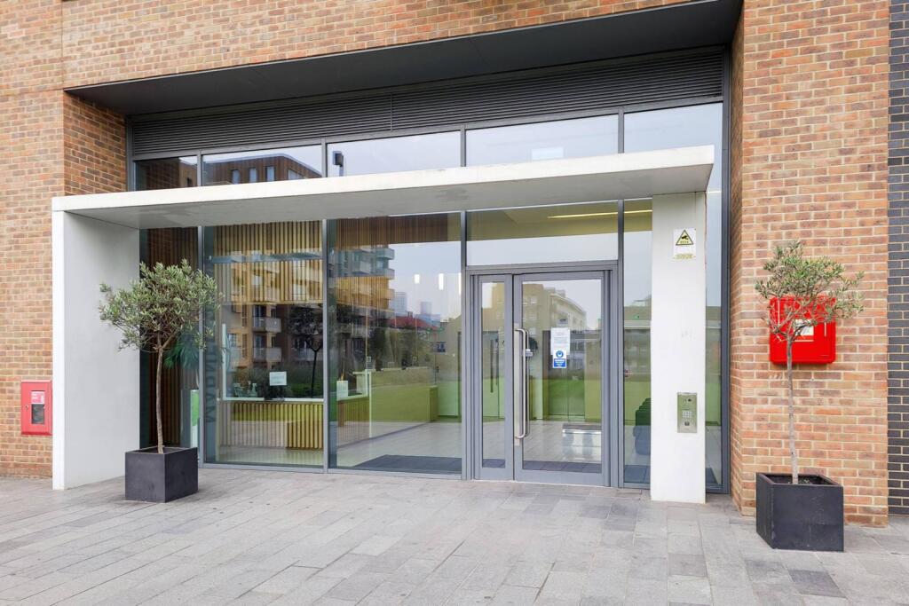 3 bed 1st Floor Flat for rent in London. From Foxtons - Shoreditch