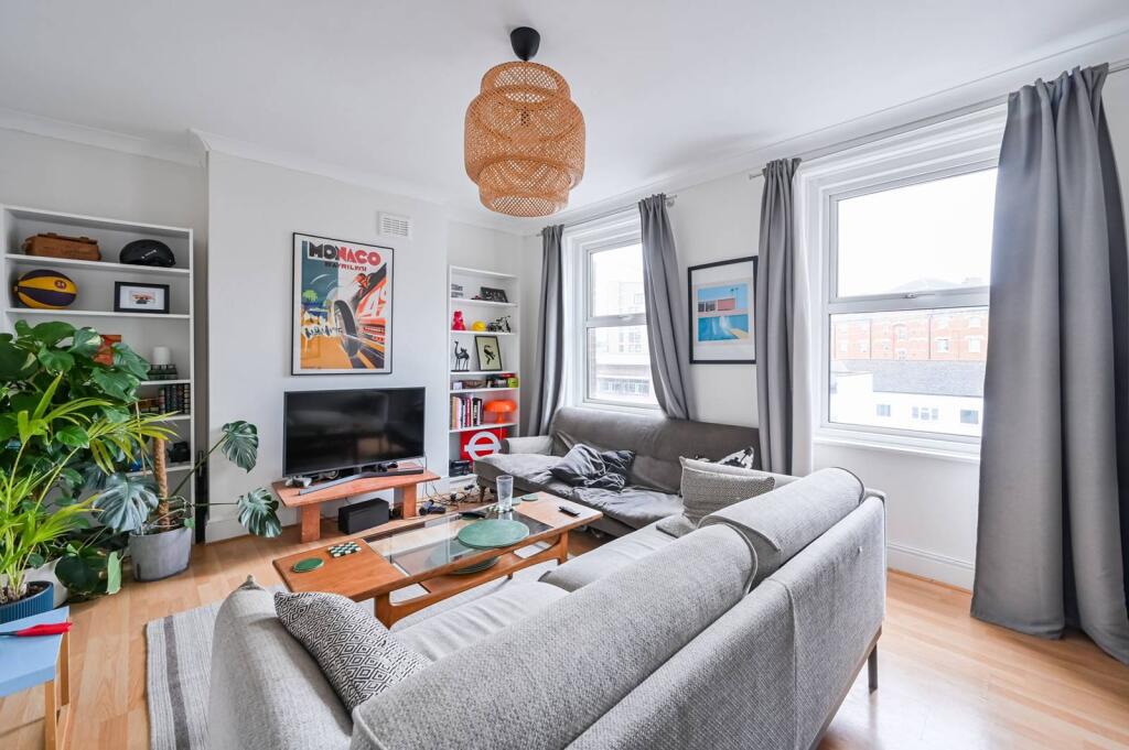 4 bed 1st Floor Flat for rent in London. From Foxtons - Shoreditch