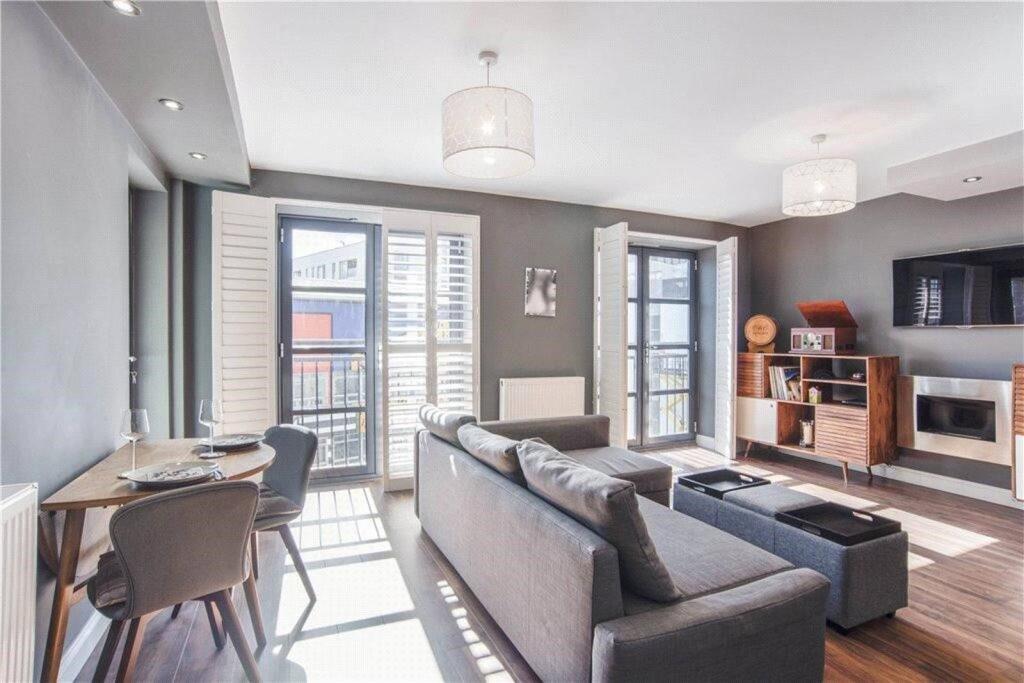 2 bed 1st Floor Flat for rent in London. From Foxtons - Shoreditch