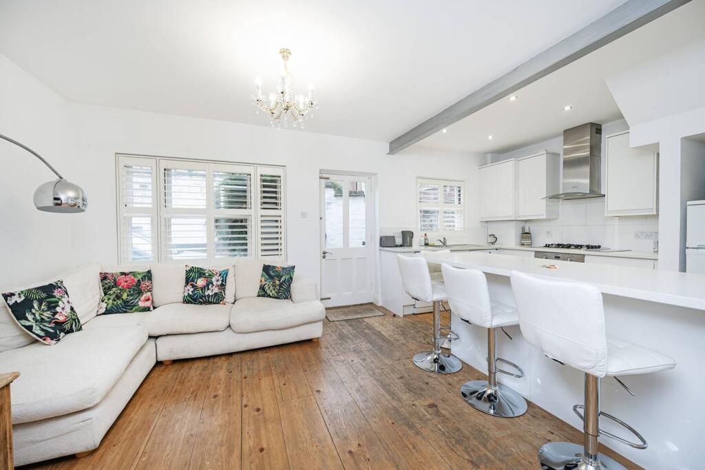 2 bed Detached for rent in London. From Foxtons - Shoreditch