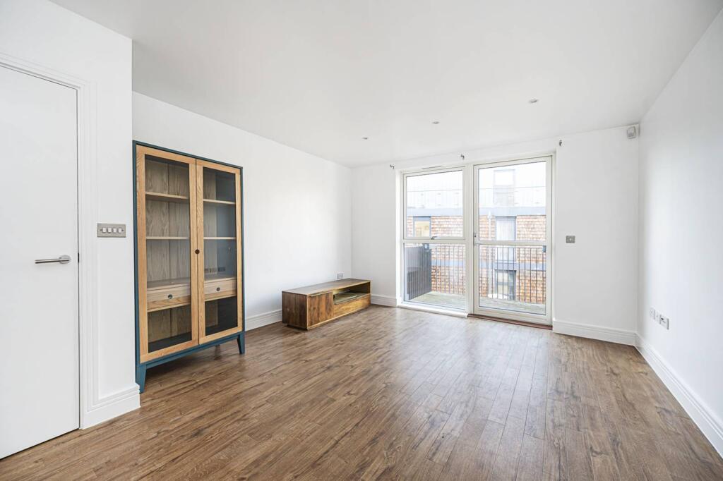 1 bed 1st Floor Flat for rent in Bow. From Foxtons - Shoreditch