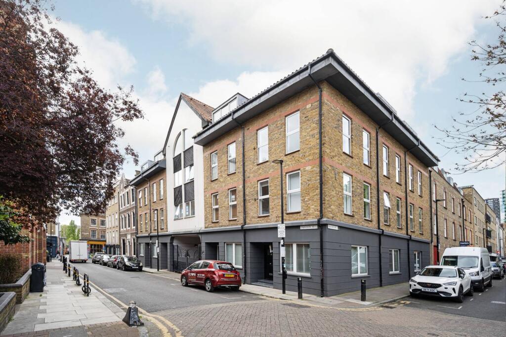 1 bed 1st Floor Flat for rent in Bethnal Green. From Foxtons - Shoreditch