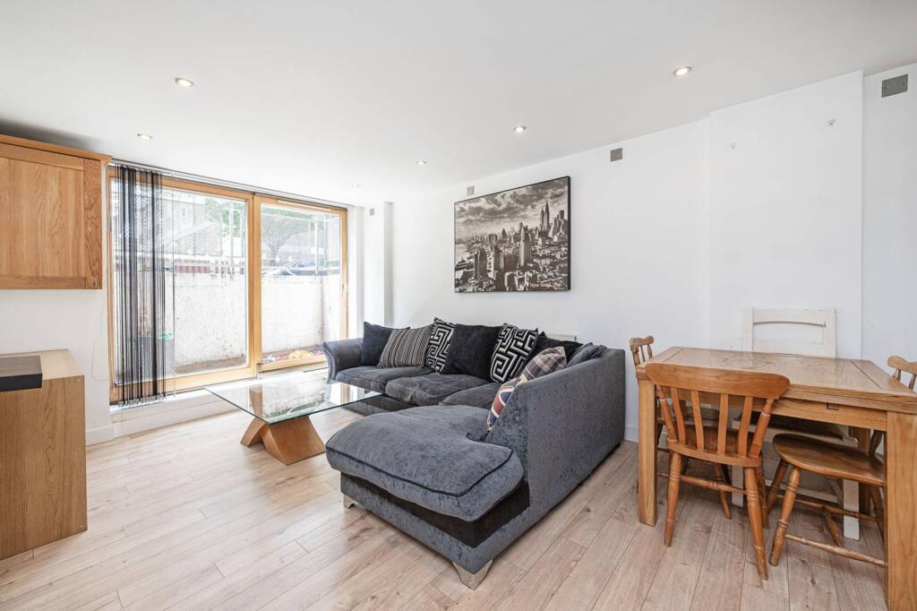 2 bed 1st Floor Flat for rent in London. From Foxtons - Shoreditch