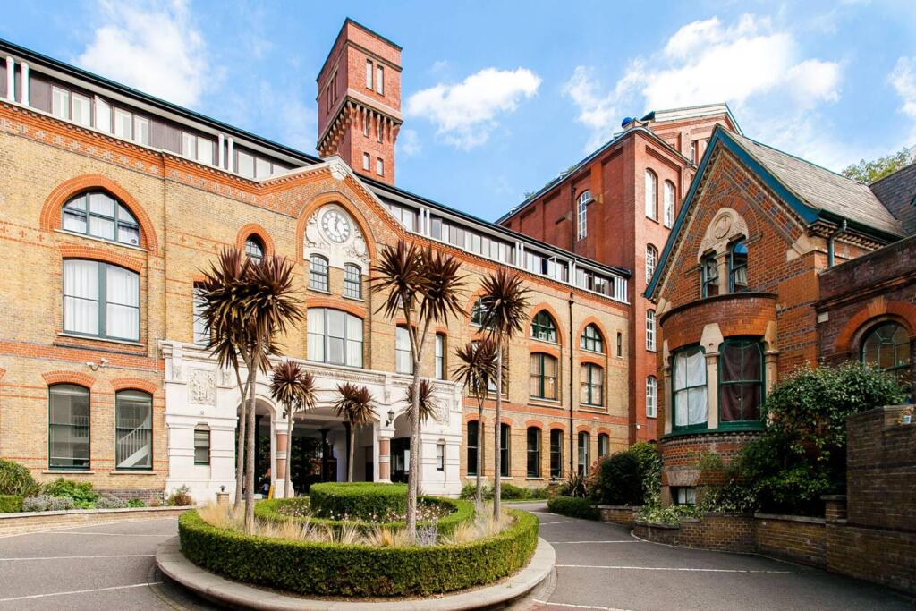 2 bed 1st Floor Flat for rent in Bow. From Foxtons - Shoreditch