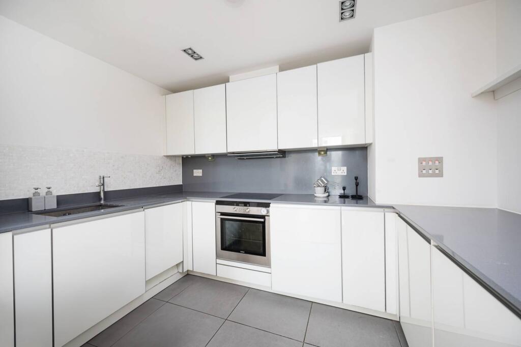 1 bed 1st Floor Flat for rent in Stepney. From Foxtons - Shoreditch