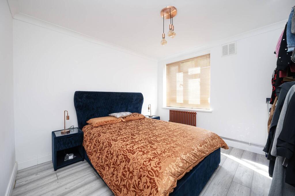 2 bed 1st Floor Flat for rent in Islington. From Foxtons - Shoreditch