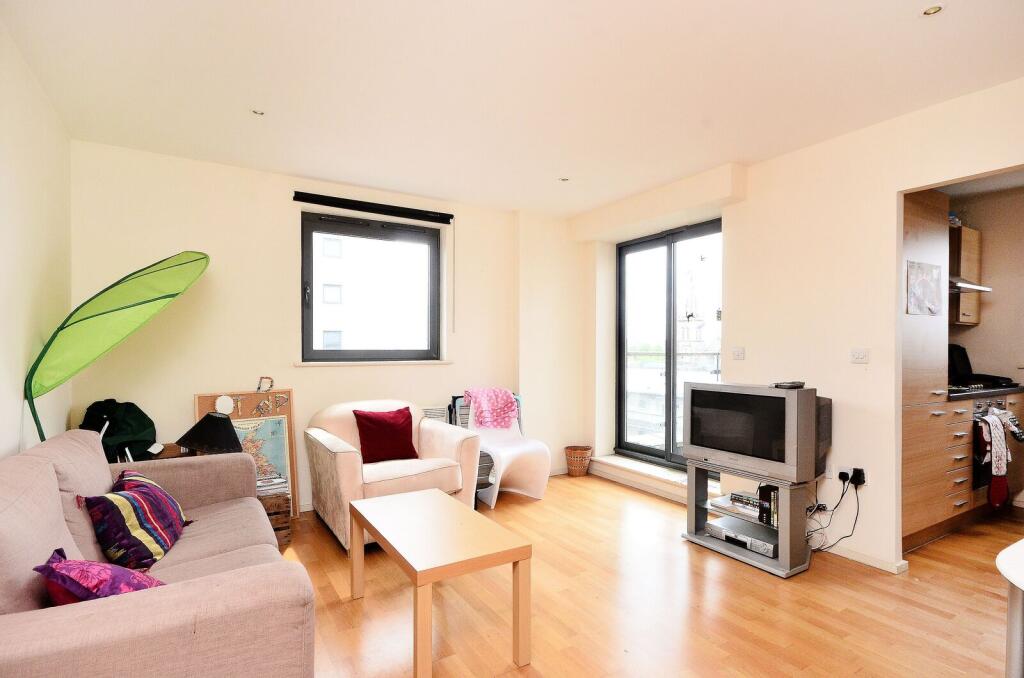 2 bed 1st Floor Flat for rent in Stepney. From Foxtons - Shoreditch