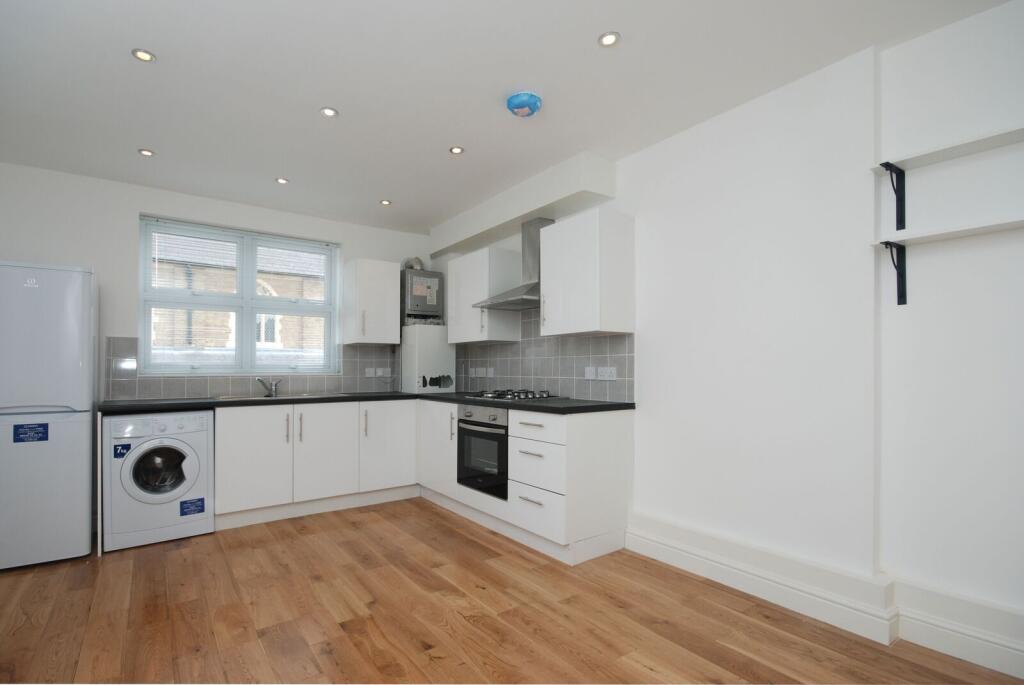 2 bed 1st Floor Flat for rent in Bethnal Green. From Foxtons - Shoreditch