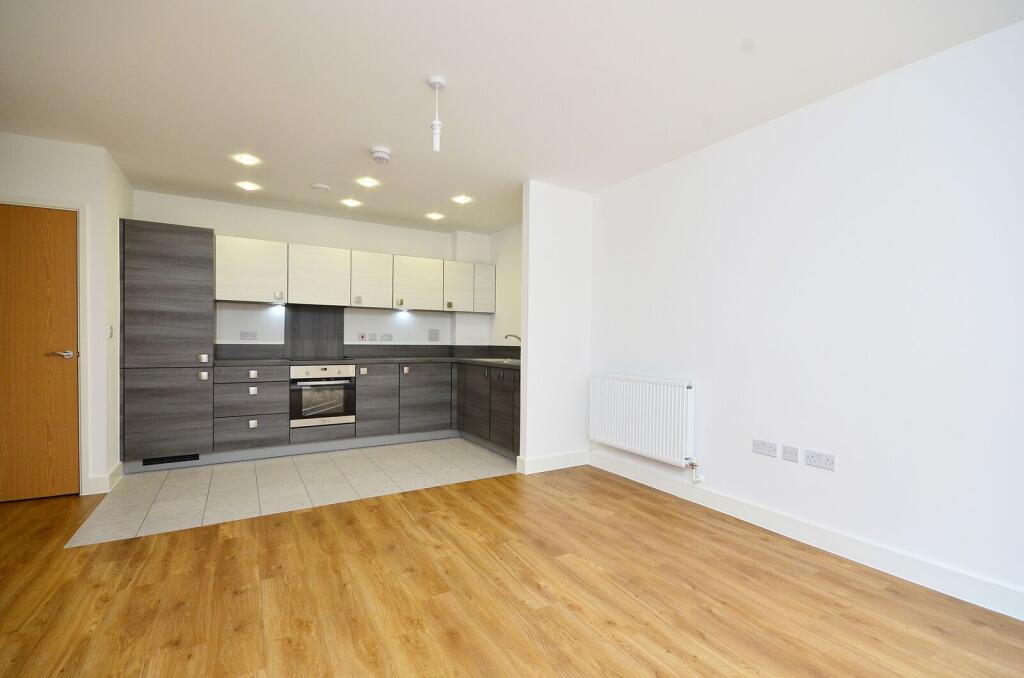 2 bed 1st Floor Flat for rent in Bow. From Foxtons - Shoreditch