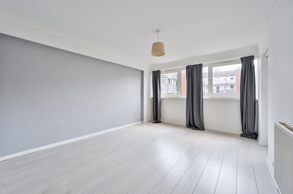 2 bed 1st Floor Flat for rent in Bethnal Green. From Foxtons - Shoreditch