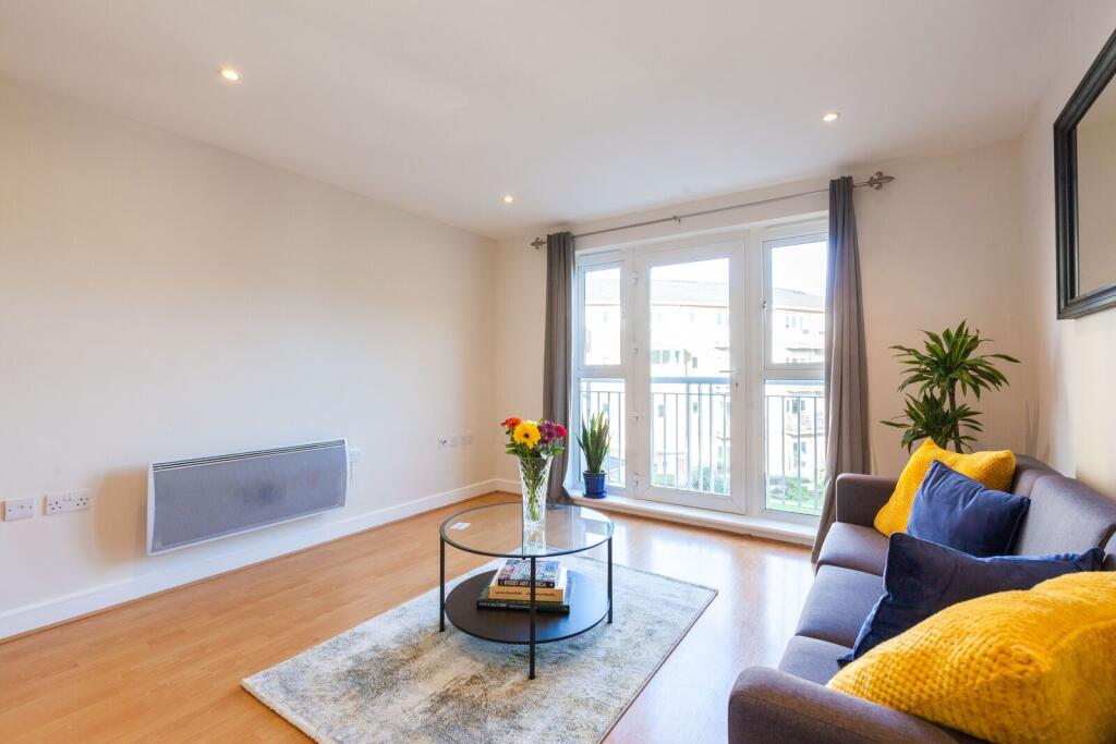 1 bed 1st Floor Flat for rent in Stepney. From Foxtons - Shoreditch