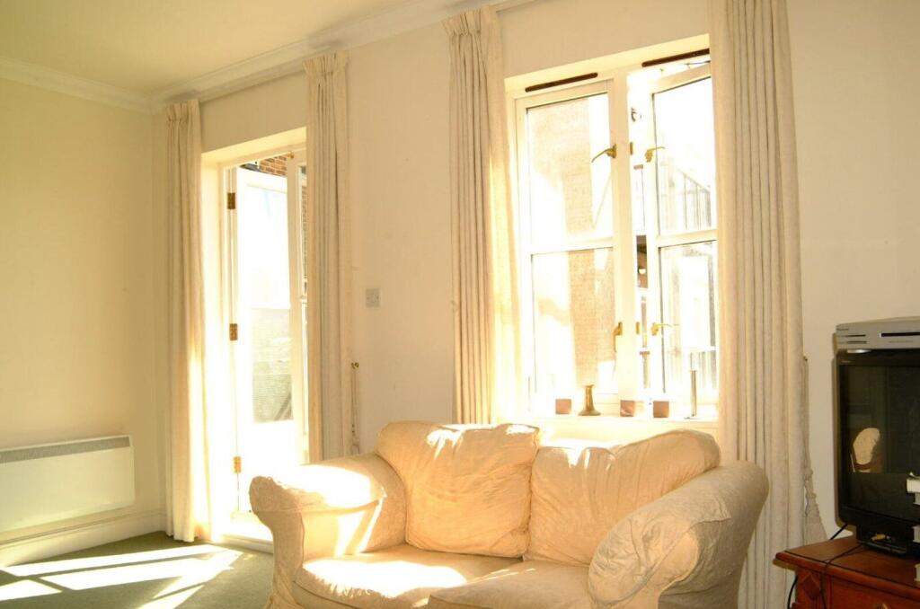 2 bed 1st Floor Flat for rent in Stepney. From Foxtons - Shoreditch