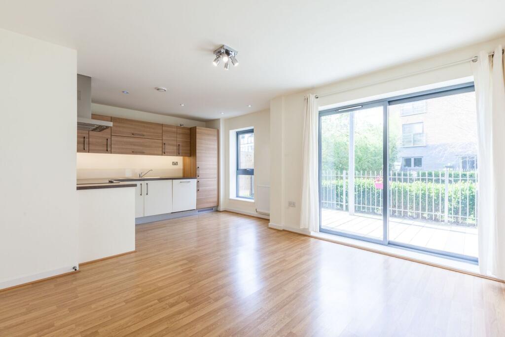 1 bed 1st Floor Flat for rent in Bow. From Foxtons - Shoreditch