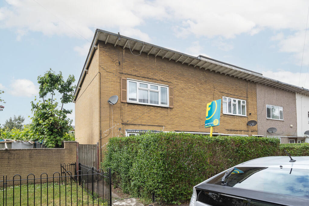 2 bed Detached for rent in Stepney. From Foxtons - Shoreditch