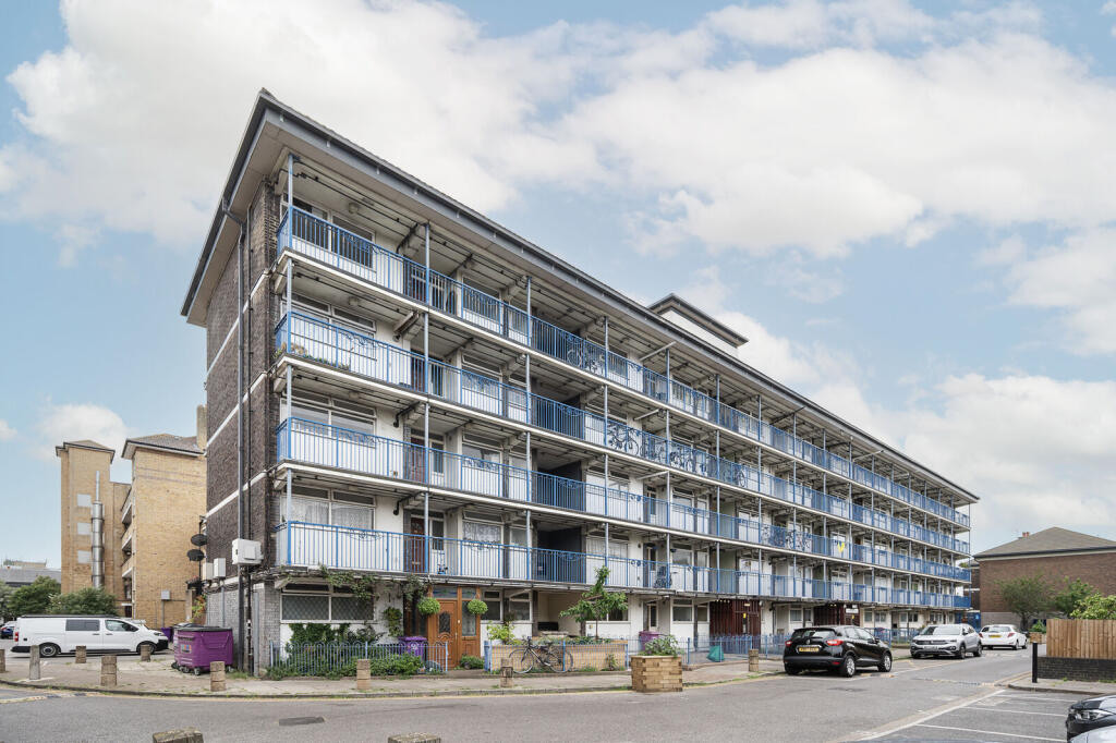 1 bed 1st Floor Flat for rent in Bethnal Green. From Foxtons - Shoreditch