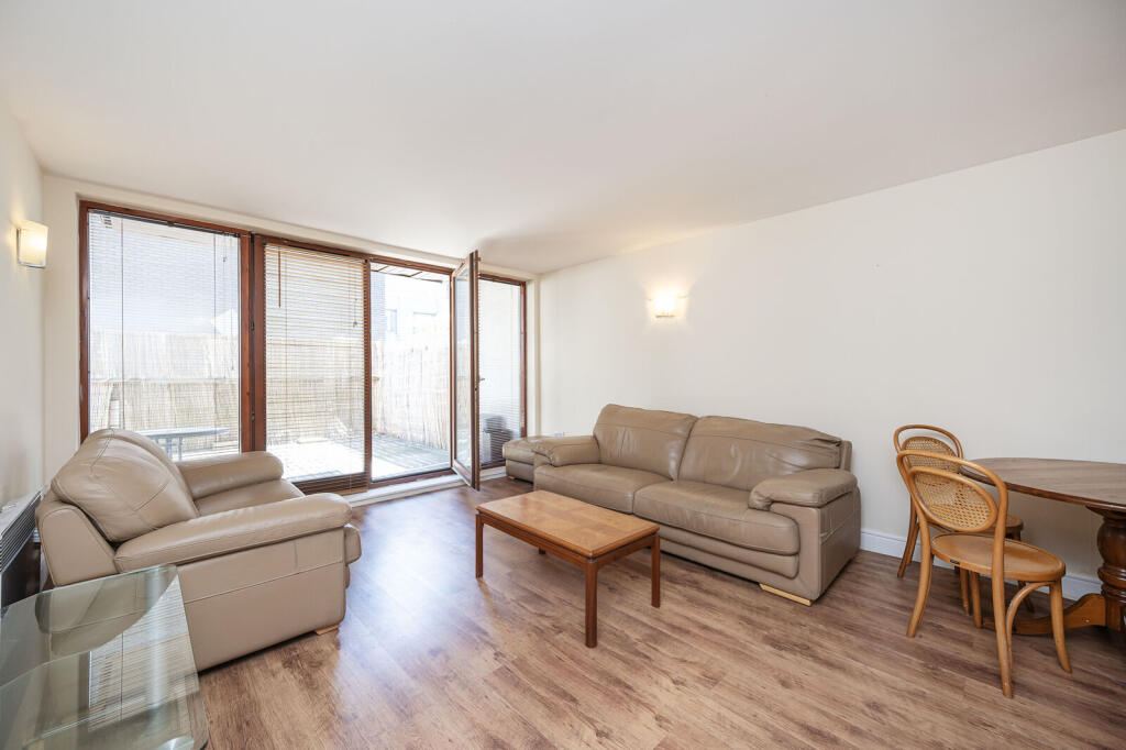 2 bed 1st Floor Flat for rent in Stepney. From Foxtons - Shoreditch