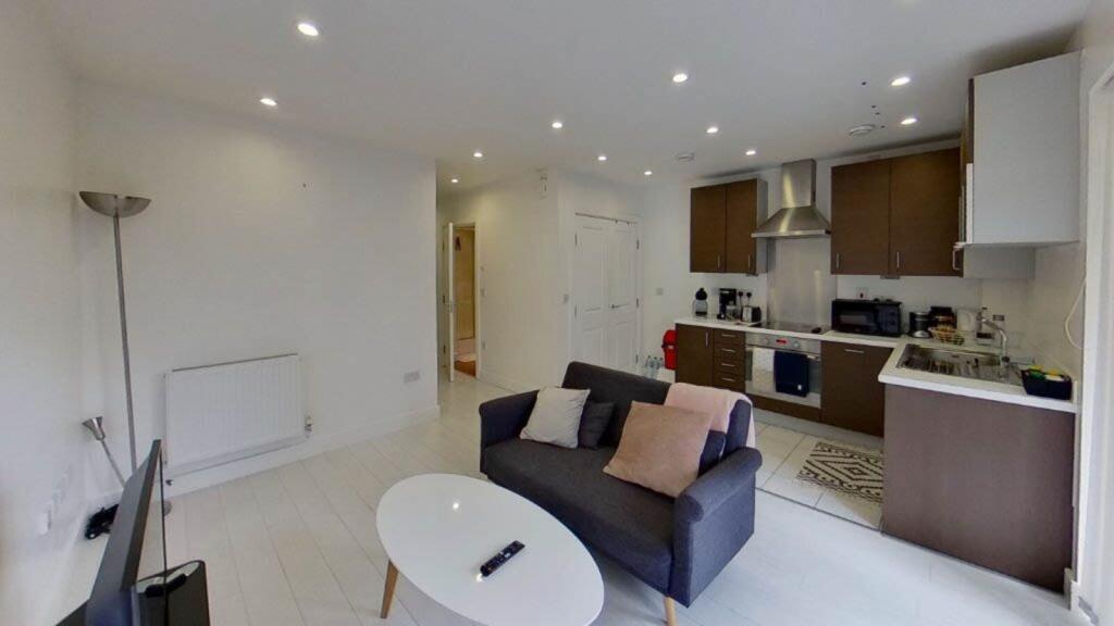4 bed Studio for rent in Stepney. From Foxtons - Shoreditch