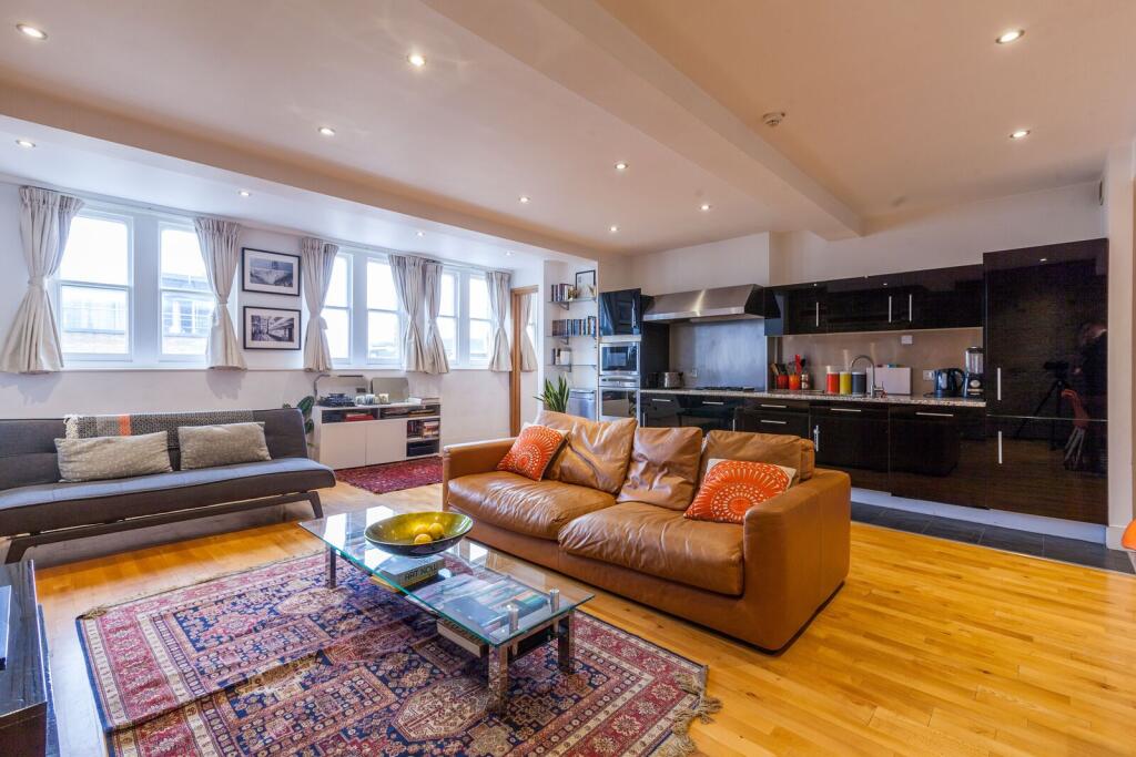 2 bed 1st Floor Flat for rent in Bethnal Green. From Foxtons - Shoreditch