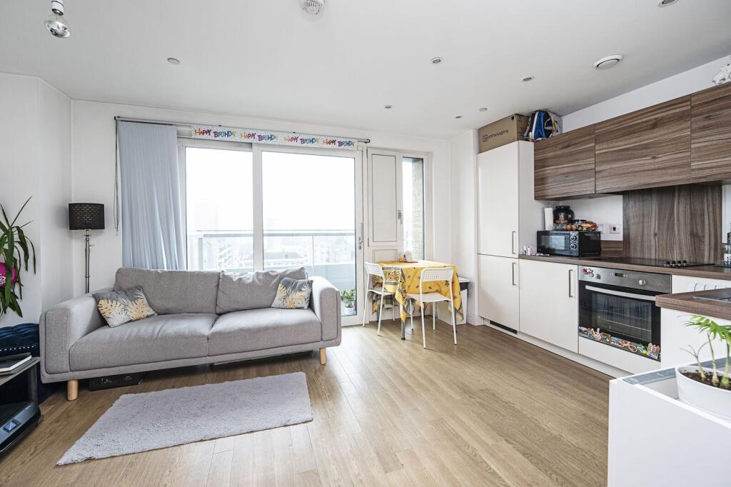 4 bed Studio for rent in Bow. From Foxtons - Shoreditch