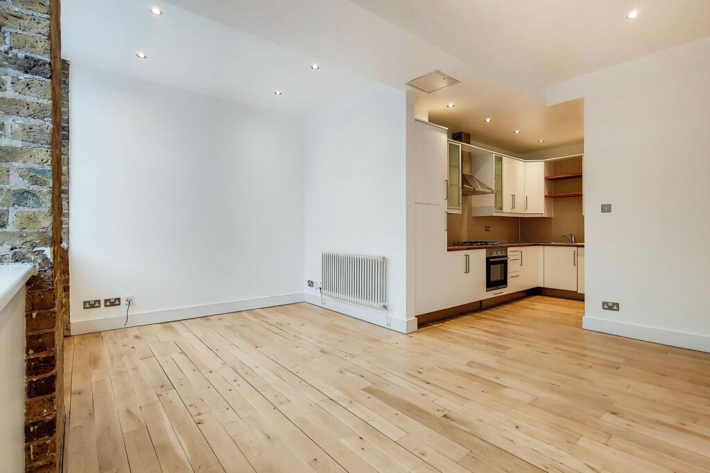 1 bed 1st Floor Flat for rent in Stepney. From Foxtons - Shoreditch