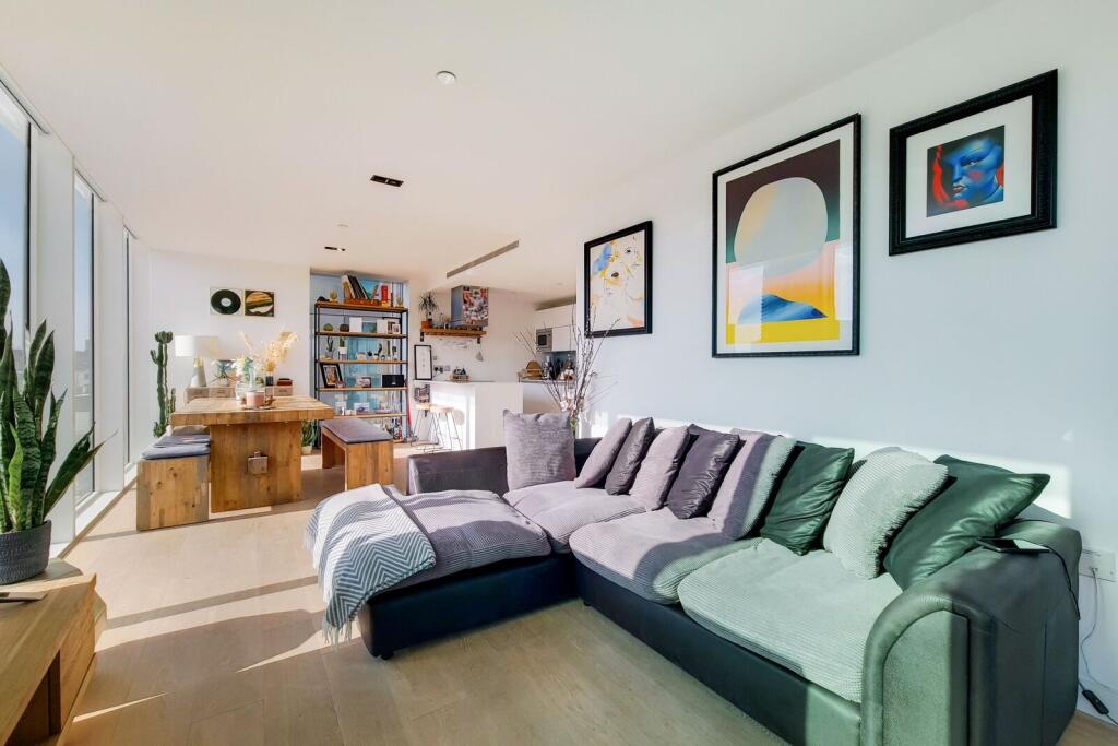 2 bed 1st Floor Flat for rent in Stepney. From Foxtons - Shoreditch