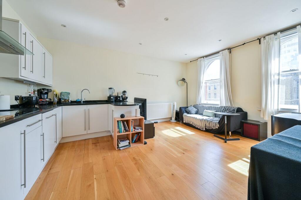 2 bed 1st Floor Flat for rent in Stepney. From Foxtons - Shoreditch
