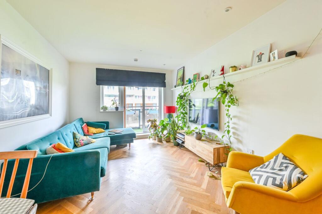 2 bed 1st Floor Flat for rent in Bethnal Green. From Foxtons - Shoreditch