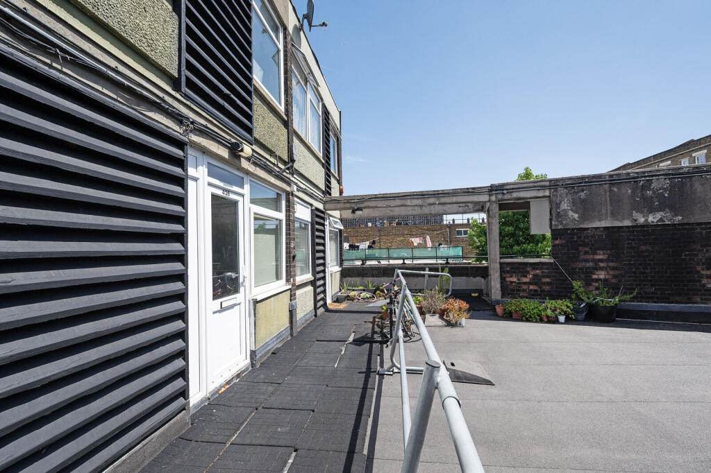 4 bed 1st Floor Flat for rent in Bethnal Green. From Foxtons - Shoreditch