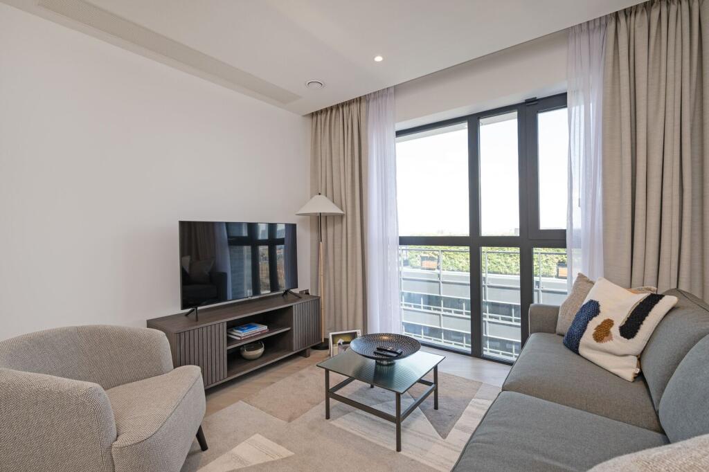 3 bed 1st Floor Flat for rent in Stepney. From Foxtons - Shoreditch 3 bed 1st Floor Flat for rent in Stepney. From Foxtons - Shoreditch