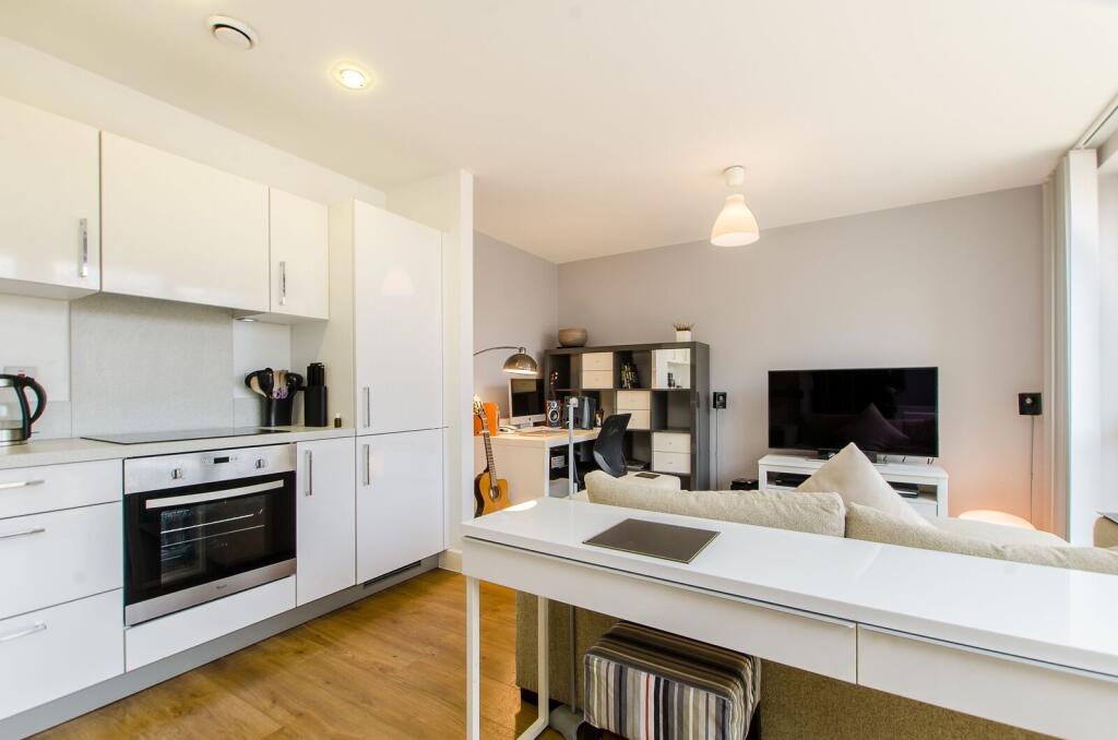 1 bed 1st Floor Flat for rent in Bow. From Foxtons - Shoreditch
