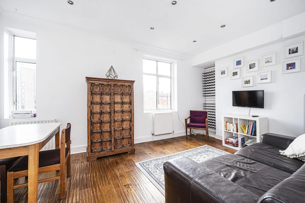 2 bed 1st Floor Flat for rent in Bethnal Green. From Foxtons - Shoreditch
