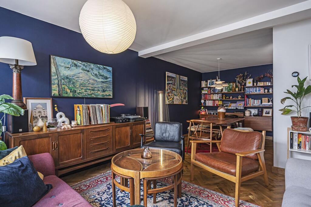 2 bed 1st Floor Flat for rent in Bow. From Foxtons - Shoreditch