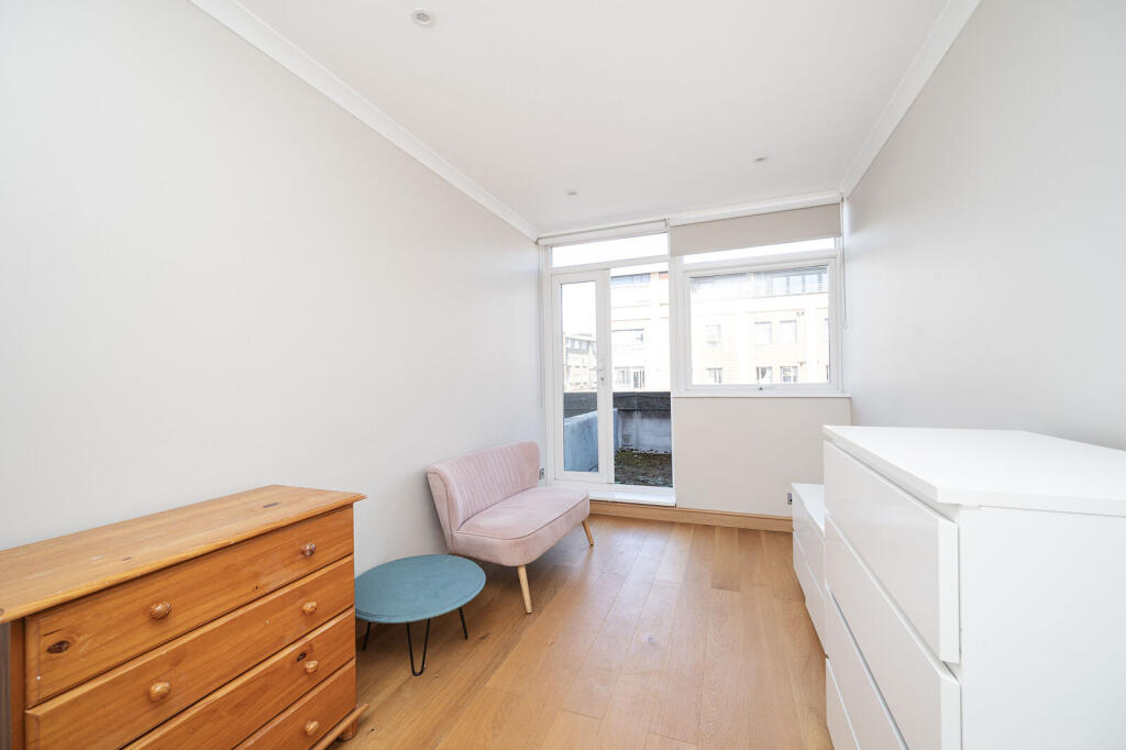 4 bed 1st Floor Flat for rent in Bethnal Green. From Foxtons - Shoreditch 4 bed 1st Floor Flat for rent in Bethnal Green. From Foxtons - Shoreditch