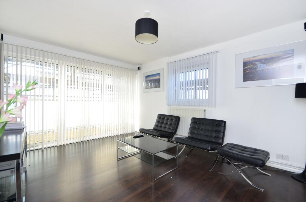 3 bed 1st Floor Flat for rent in Stepney. From Foxtons - Shoreditch