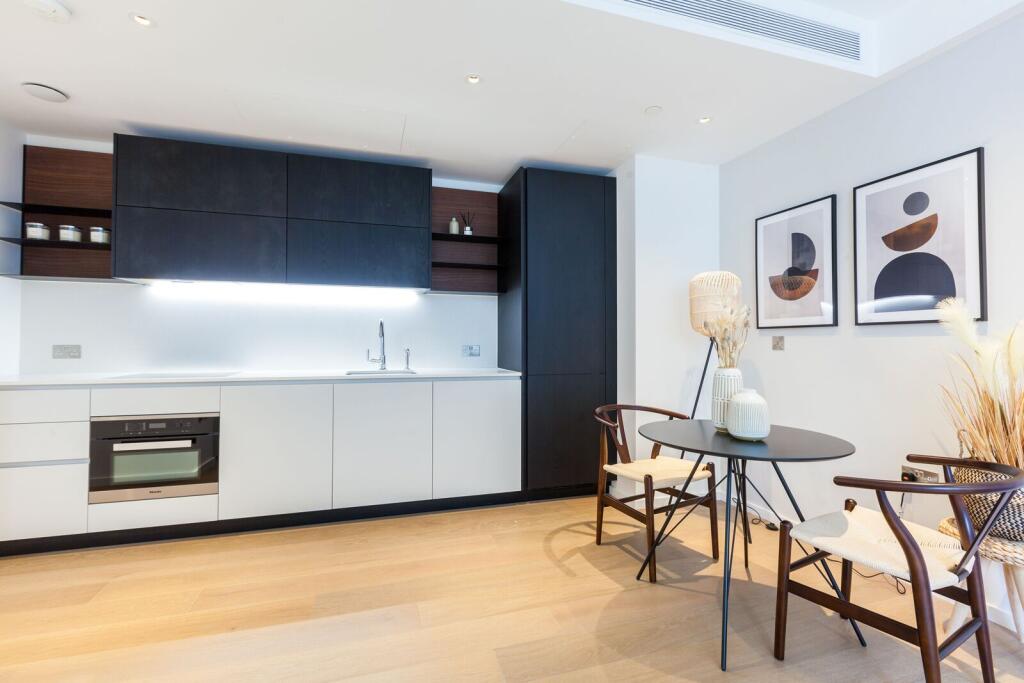 2 bed 1st Floor Flat for rent in Bethnal Green. From Foxtons - Shoreditch