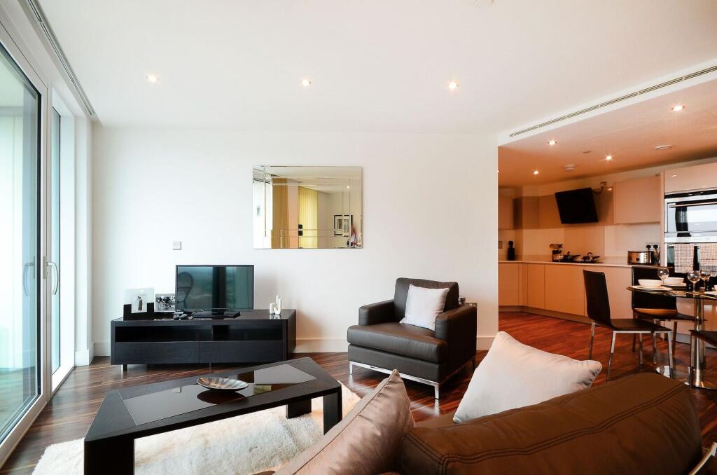 2 bed 1st Floor Flat for rent in Stepney. From Foxtons - Shoreditch