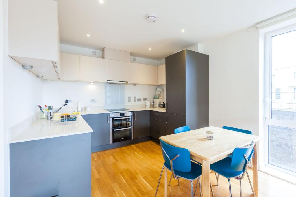 2 bed 1st Floor Flat for rent in Stepney. From Foxtons - Shoreditch